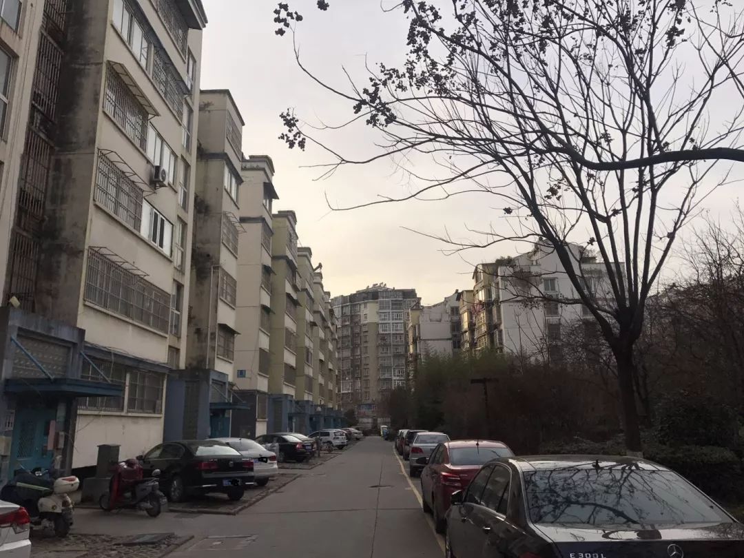 中国式小区衰败：房贷未偿还，小区卫生状况堪忧-人才定制-678美业人才网