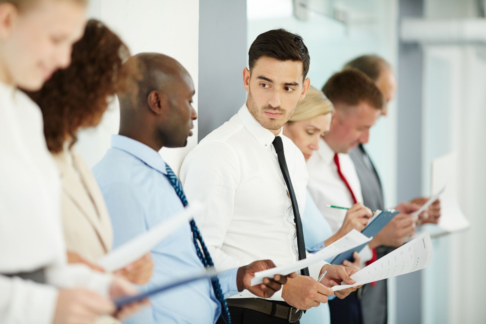 遇到被挖，走还是留？-人才定制-678美业人才网